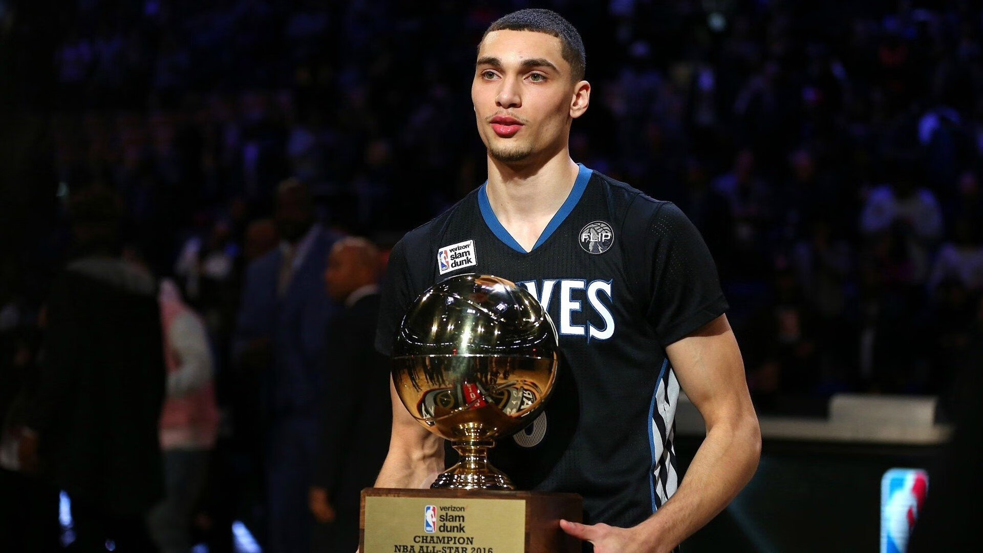 文班亚马完美演出映衬新疆逆袭雄鹿，跨越国界的篮球启示